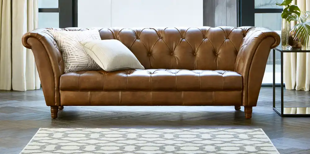 Színek a nappaliban-barna kanapé